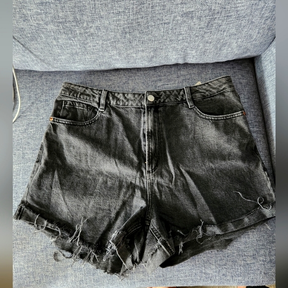 Black denim shorts - Dynamite, size 32 - Picture 1 of 3